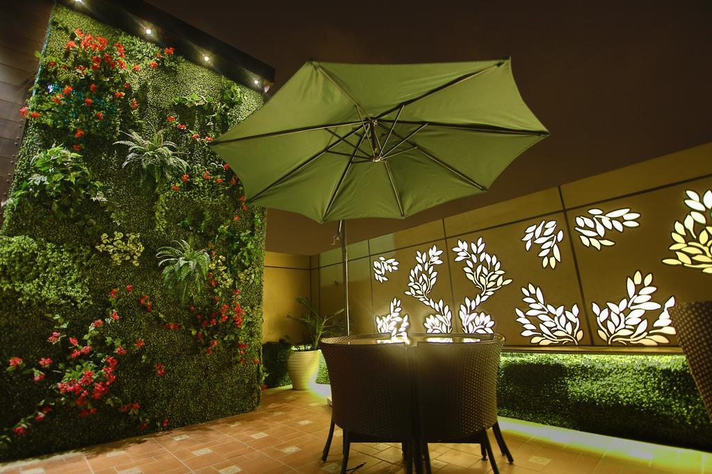 Hotel Jrd Exotica-Business Hotel New Delhi Luaran gambar